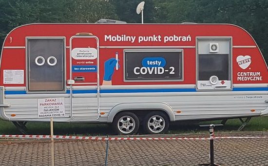 Punkt pobrań wymazów typu drive-thru