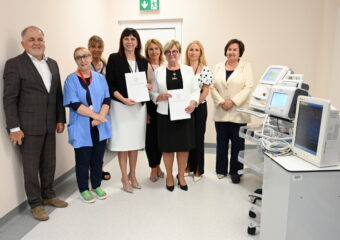 Wojewoda przekazała szpitalowi sprzęt z RARS